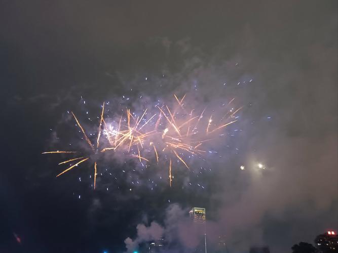 深圳窗外烟花(深圳烟花表演2020除夕)